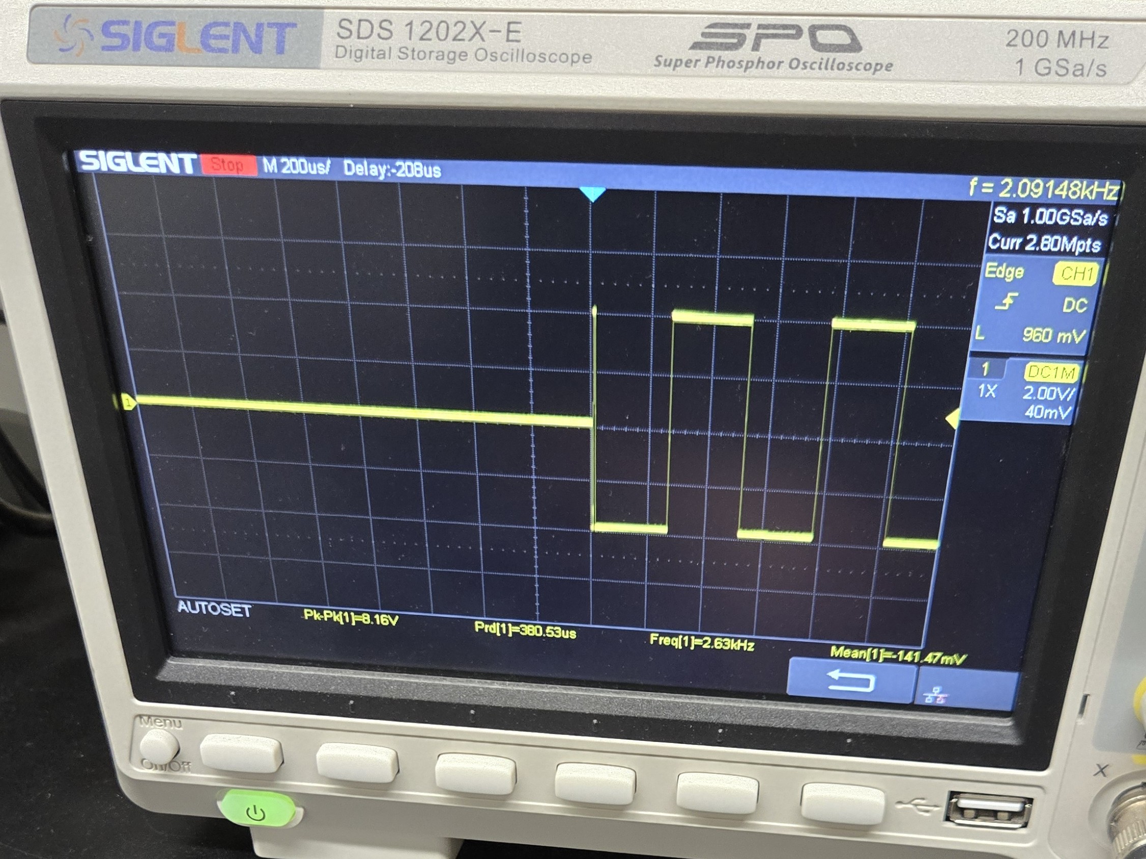 Picture of a 2kHz square wave on an oscilloscope